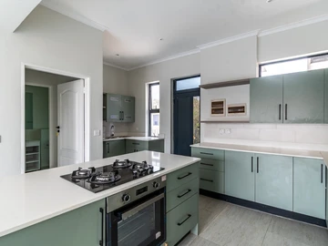 2 Bedroom Flat & Apartment