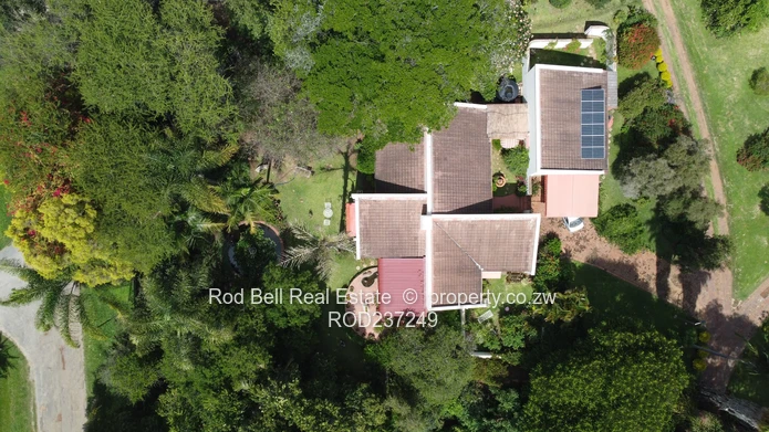 Free standing 3-bedroom townhouse in well-established complex