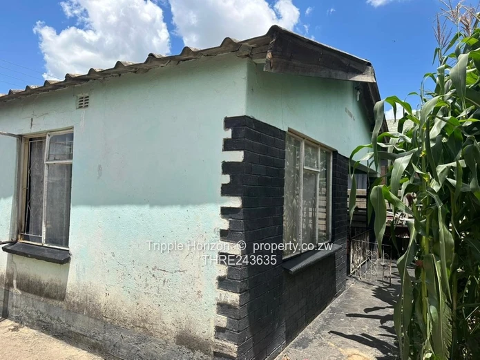 4-Bed St Marys Home on Main Road — Walled & Paved Yard
