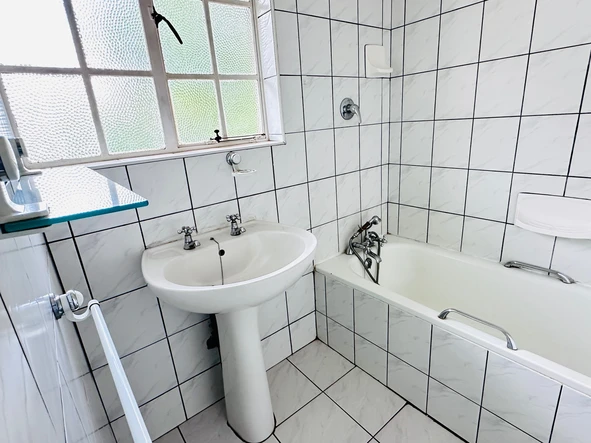 3 Bedroom Flat & Apartment