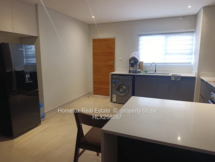 Stylish Furnished 3-Bed Unit in Highlands, Minutes from Highland Park