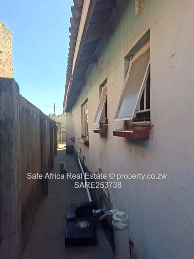3-BEDROOM FAMILY HOME FOR SALE – ZENGEZA 3 EXTENSION | 181sqm | $38,000  