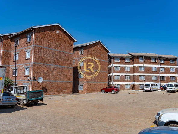 2 Bedroom Flat & Apartment