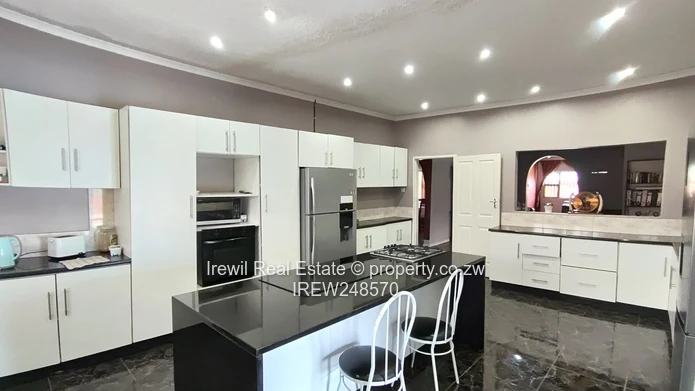 4-Bed Pomona Home with Spacious Living Areas