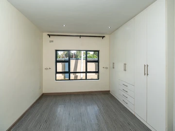 3 Bedroom Flat & Apartment