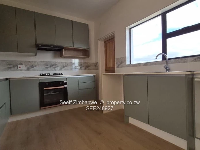 Sunlit Open-Plan 3-Bed with Single Lockup Garage