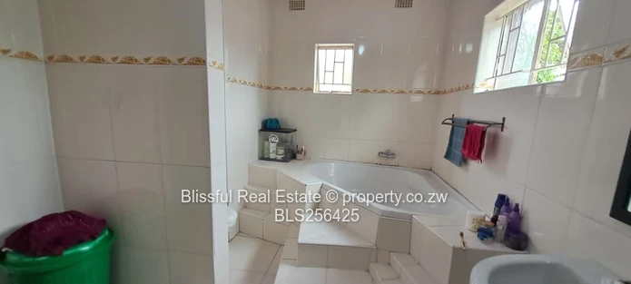 5bedroom house for sale in Chadcombe, Harare