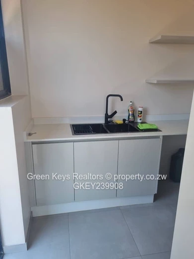 Modern 4-Bed House| Prime Location, Pomona