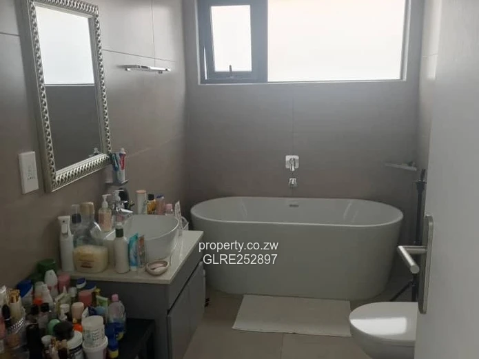 Bright High-Ceiling 4-Bed Home in Borrowdale (Borehole)