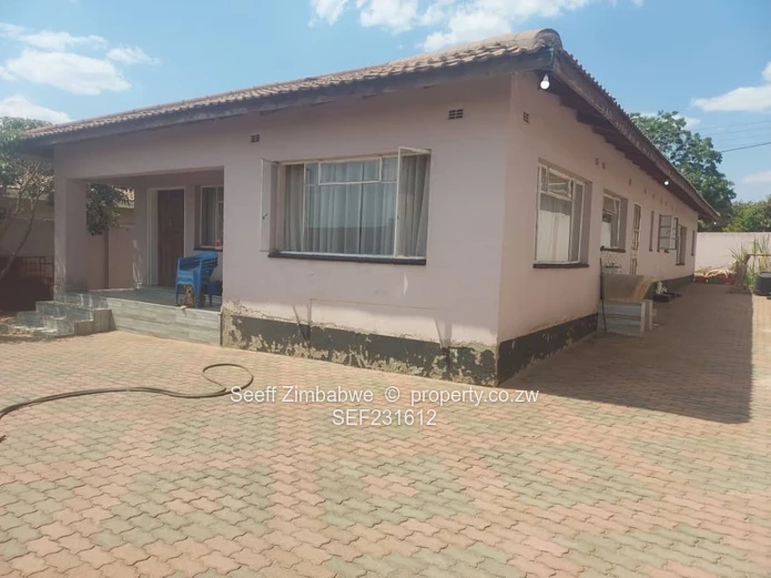 Modern and neat 3 bedroom family home in Marimba Park