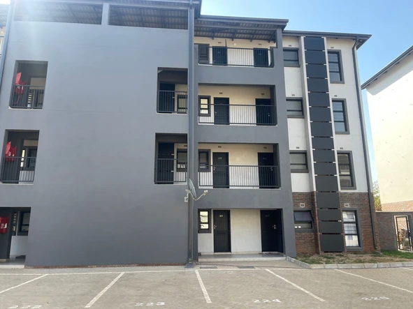 2 Bedroom Flat & Apartment