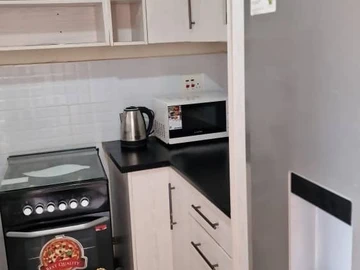 2 Bedroom Flat & Apartment