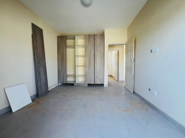 2 Bedroom Flat & Apartment