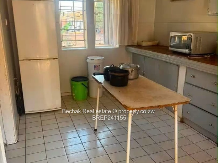 Classic Kumalo Bungalow: 4 Beds, Pool & Large Garden