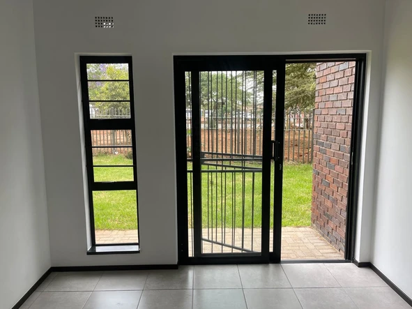 2 Bedroom Flat & Apartment