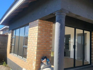 Charming 4-Bedroom Home in Pumula South with En Suite & Walled Yard!