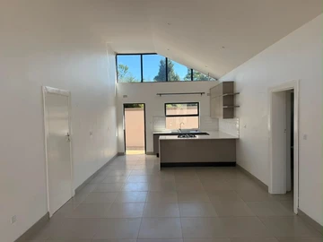 3 Bedroom Flat & Apartment