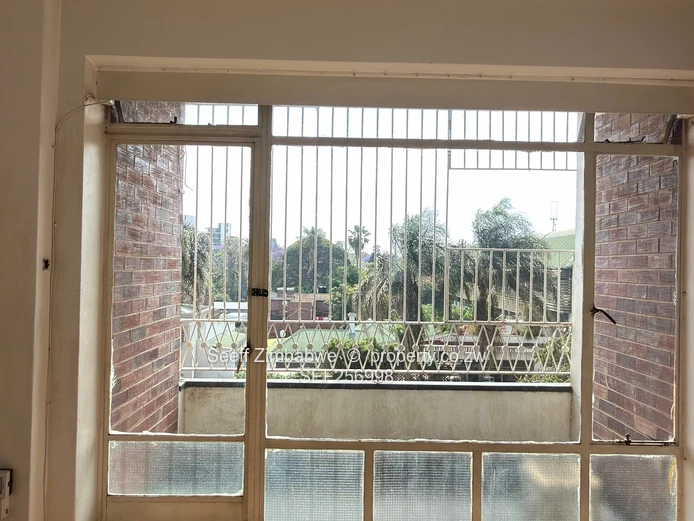 Flat To Let In The Avenues