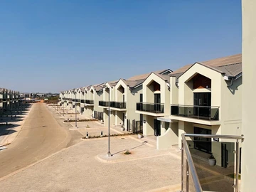 2 Bedroom Flat & Apartment