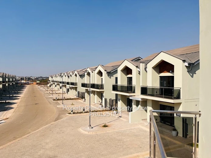 Madokero 2-Bed Flat - Pool, Borehole & Balcony