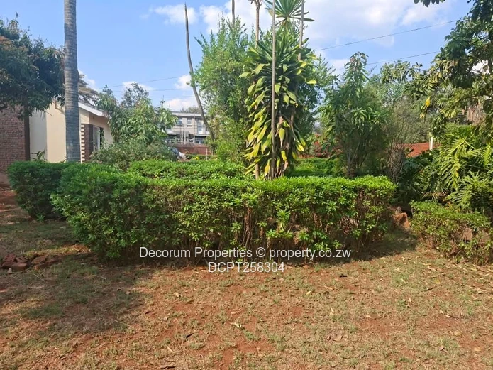 Highlands 5-Bed Home — Borehole, Garden & Fireplace