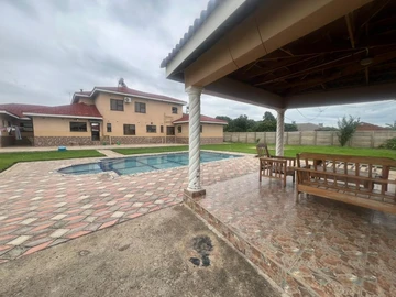 6 Bedroom House