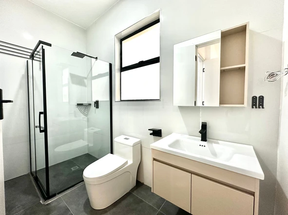 2 Bedroom Flat & Apartment