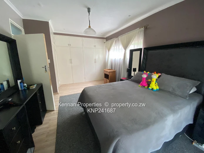 Exceptionally well maintained 3 bedroom home - Strathaven (Sole Mandate)