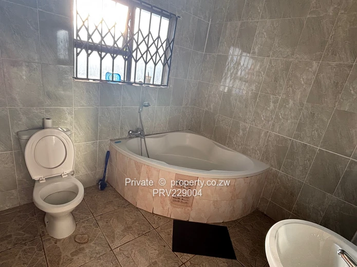 Chinhoyi Property For Rent!!!