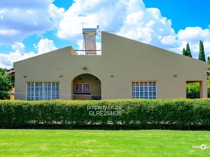 Sunlit 2-Bed Belvedere Home — Borehole, Lush Lawn
