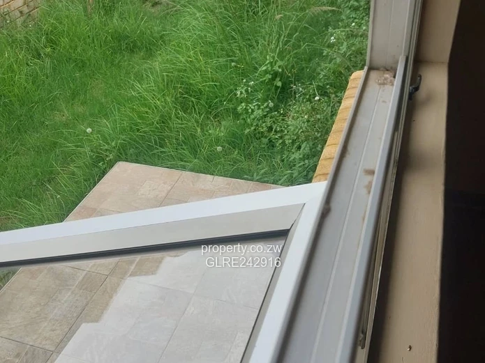 Madokero 2-Bed Garden Flat - Built-in Cupboards & Borehole