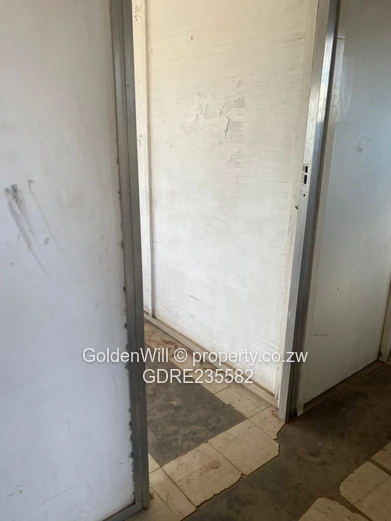 Bluffhill Warehouse for Rental in Madokero 