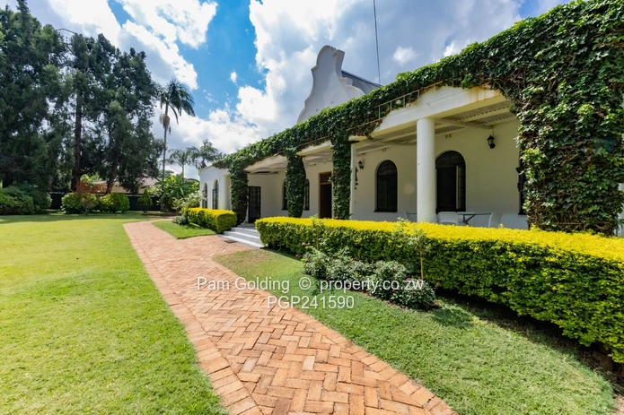 Classic Cape Dutch Architecture in Greendale North / Highlands