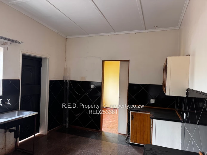 3 Bedroom Home To Let In Montrose!