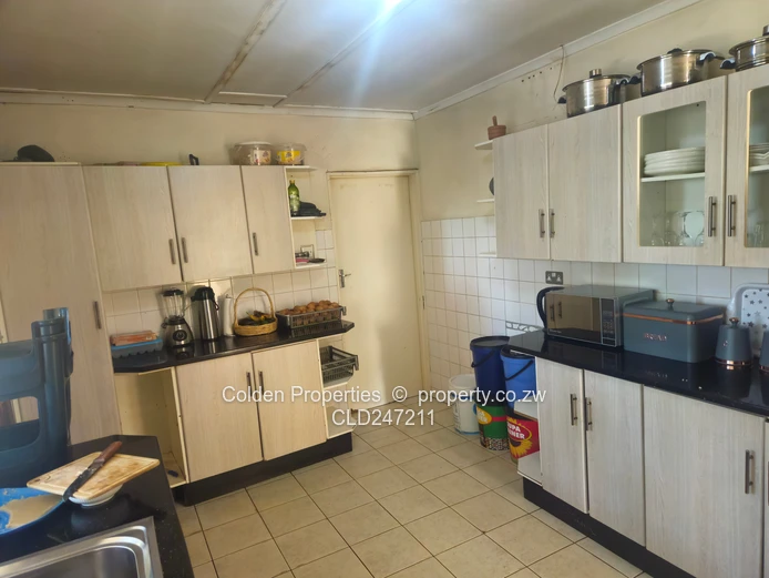 Spacious 3-Bed Home in Zimre Park - 936m² & Borehole (Sole Mandate)