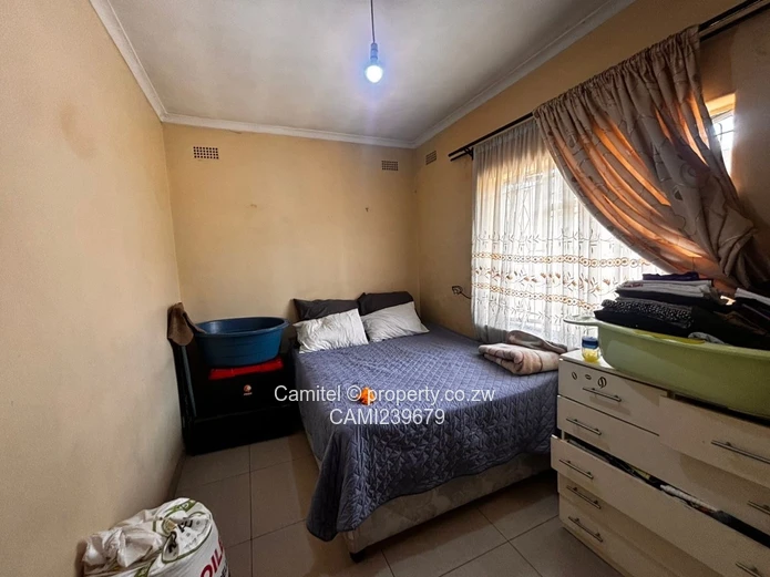 Houghton Park good location can be used for commercial,walled and gated clean deed