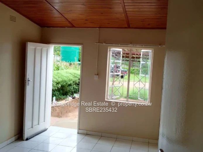 2 Bedroomed House in Sunninghill to rent
