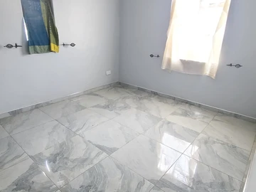 2 Bedroom Flat & Apartment