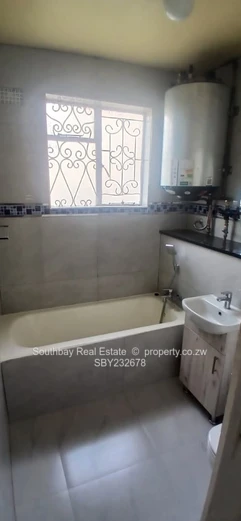 bedsitter available to let in Avenues