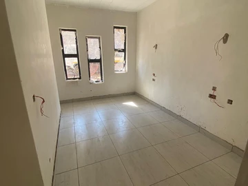 2 Bedroom Flat & Apartment