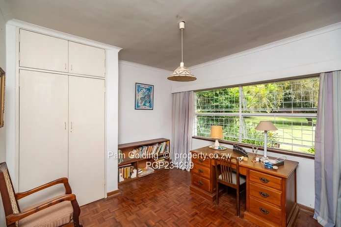 Spacious Family Home on Prime Rolf Valley Acreage (Sole Mandate)