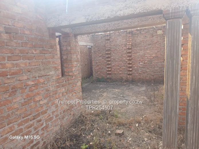 Borrowdale 2-bed Brick Shell on 1847m2, terms accepted (Sole Mandate)