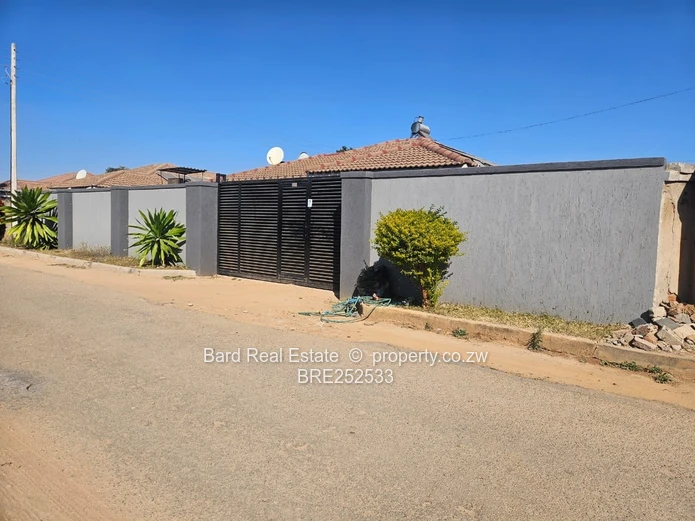 Secure Walled 4-Bed Home with Garage - Mainway Meadows