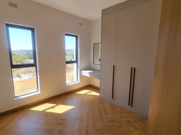 2 Bedroom Flat & Apartment