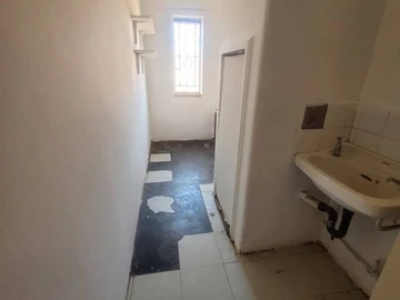 2 Bedroom Flat & Apartment