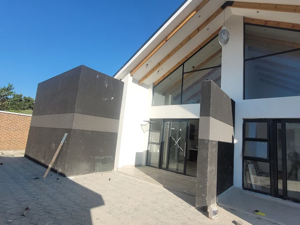 2 Bedroom Garden Flat