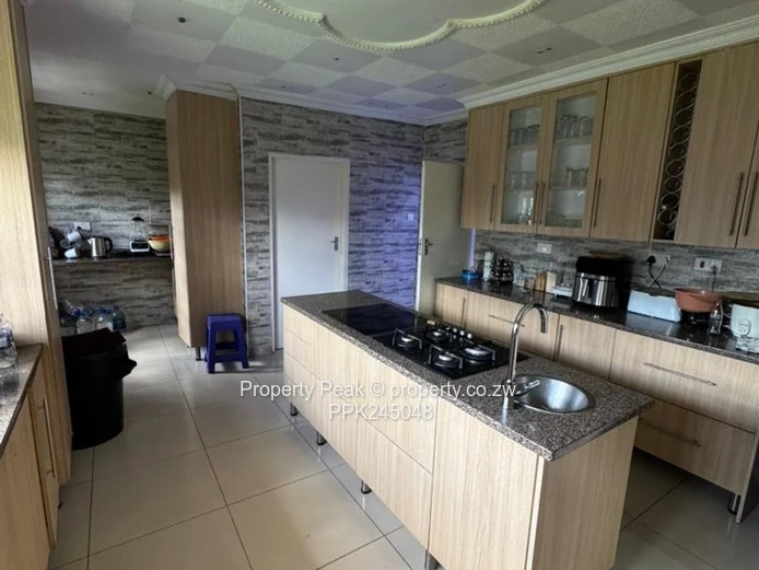 Beautiful Hatfield 5-Bed Home on 1,870m² — Solar System, Borehole