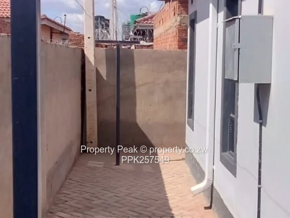 Spacious 4-Bed Fidelity Home – Borehole & Modern Finishes