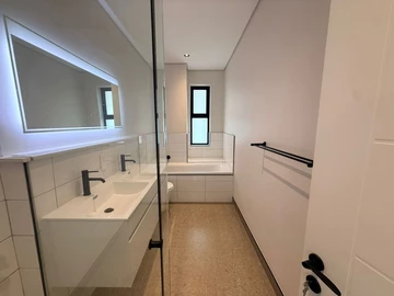 3 Bedroom Flat & Apartment