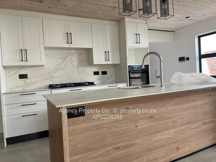 CORNEr UNIT - LARGE GARDEN - MODERN TOWNHOUSE